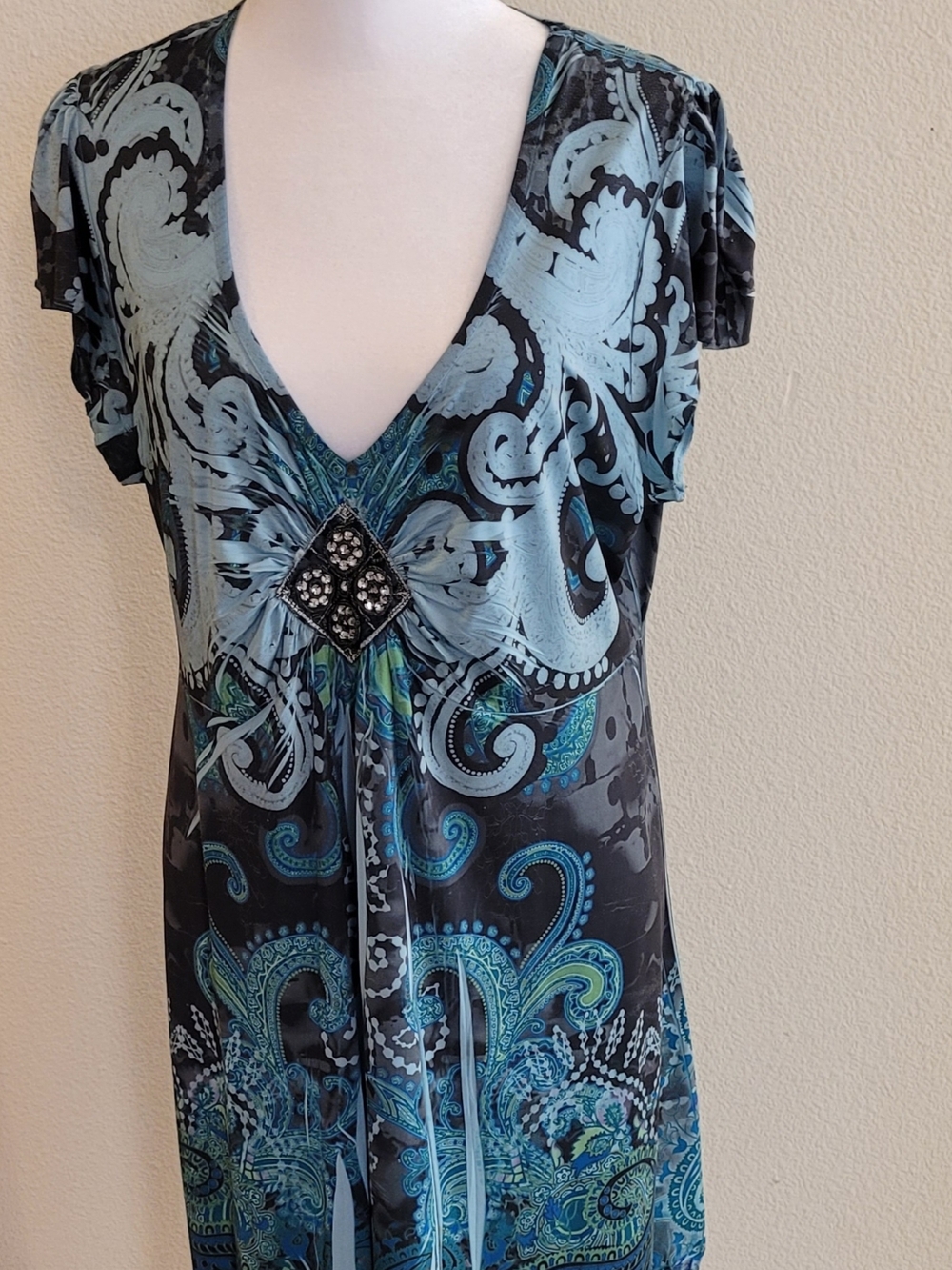 Womn’s Blue Paisley V-Neck Embellished Midi Dress